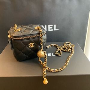 🎄SOLD🎄Chanel